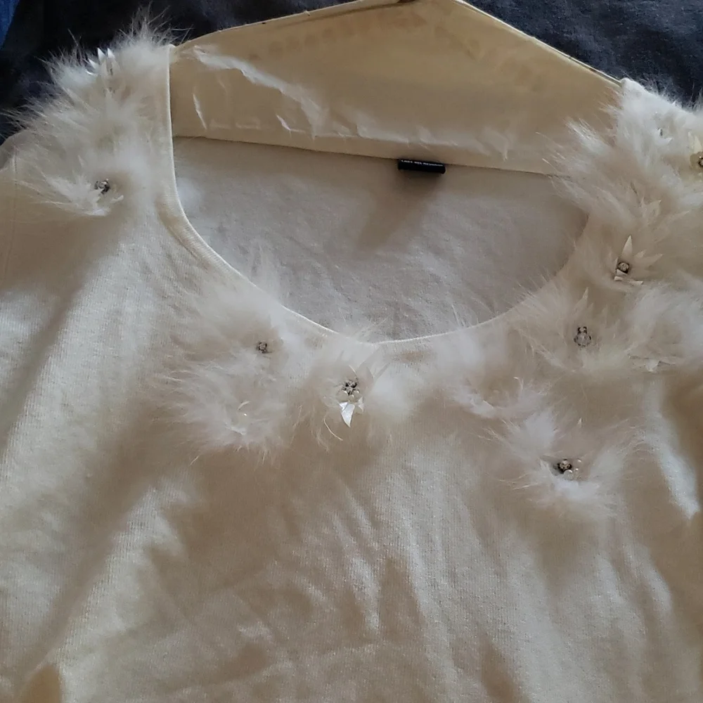 Sweater - Picture 4 of 4